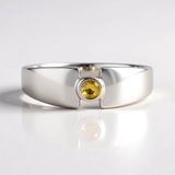 Cavill - 925 Sterling Zilveren Ring met 0.135 ct Gele Ceylon Saffier - Platina Afwerking - Ronde Edelsteen in Bezel Zetting - Elegante Damesring