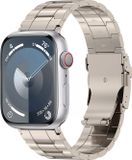 By Qubix - Titanium Premium Link bandje - Geschikt voor Apple Watch 44 mm - 45 mm - 46 mm - 49 mm - Series 1 t/m 12 & Ultra - Titanium kleur