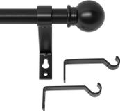 Tringle à rideaux noire pour fenêtres de 71 à 122 cm