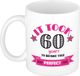 Bellatio Decorations Verjaardag cadeau mok 60 jaar - roze - grappig - 300 ml - keramiek