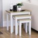Vida Designs Yorkshire Nest van 3 tafels voor woonkamer, stapelbare bijzettafels, trap en eenvoudige montage (eiken en wit)