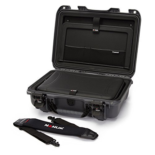 Nanuk 923 Waterdichte harde koffer met laptop-inzetset en geïntegreerde TSA-goedgekeurde reisslotvergrendelingen, grafiet