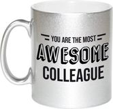 Bellatio Decorations Bol 1x stuks collega cadeau mok / beker met tekst you are the most awesome colleague - zilver - personeel kado mokken / bekers