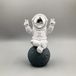 Standbeeld Astronautenbeeld - Interieurdecoratie - Slaapkamerdecoratie - Tafeldecoratie - Schattig mini ruimtefiguur - Handgemaakt cadeau (zilveren en witte astronautenfiguur)