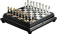 Jeu d'échecs : pièces d'échecs en laiton/bois, or/argent + échiquier en marbre/bois. Numéro d'article : 46
