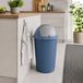 Poubelle à couvercle pivotant - 50 L - Bleu