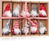 BRUBAKER 10-Delige Set Kerstkabouter van Hout en Breiwerk - Kersthanger ca. 7,5 cm