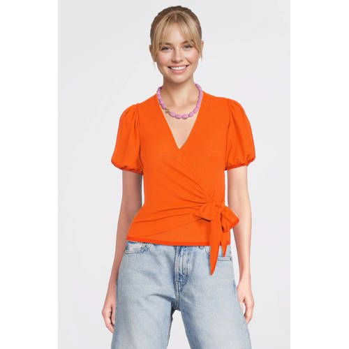 Anytime Anytime crinkle overslagtop met pofmouwen oranje