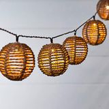Lights4fun Lichtsnoer op zonne-energie met 10 rotanballen, warmwit, 8 modi, 2,25 m, decoratie voor tuin, balkon, terras, buiten