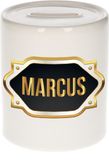 Bellatio Decorations Marcus Spaarpot - wit - met goud/zwart embleem - 8 x 9 cm - keramiek - met afsluitdop - cadeau verjaardag