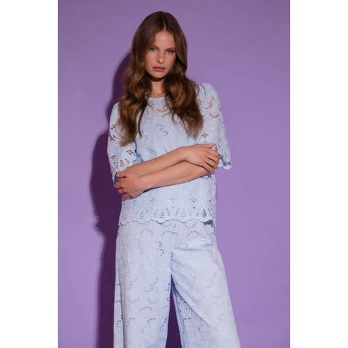 AMAYA Amsterdam top lichtblauw broderie
