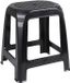 Unyqoos® kruk, zwart, 46 x 41 x 36 cm, belastbaar tot 120 kg – compacte opstapkruk voor de keuken en badkamer, met een rattan-look