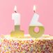 Talking Tables Wit en goud cijfer 16 verjaardagskaarsen voor taarten, taarttopper decoratie, premium kwaliteit, één en zes kaarsen, jubileum, mijlpaal leeftijd, 5,5 cm hoogte, gerecyclede verpakking