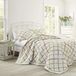 Laura Ashley King Quilt, omkeerbaar katoenen beddengoed, lichtgewicht woondecoratie voor alle seizoenen (ruche tuincrème, koning)