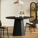 Table à manger en cuir de bovin, 118 cm - Table de cuisine pour 4 personnes - Plateau en bois - Pied central robuste et incliné - Design moderne et minimaliste - Noir