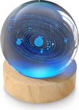 MyBeo Lampe décorative LED, sphère de cristal 3D, système solaire, sphère en verre, 6 cm, cristal K9 gravé, veilleuse avec changement de couleur RGB, 7 couleurs, base en bois, câble USB 95 cm, décoration de table