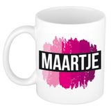 Bellatio Decorations Maartje naam cadeau koffie mok - beker - met roze verfstrepen - Cadeau collega - moederdag - verjaardag - juf - coach - 300 ml - wit