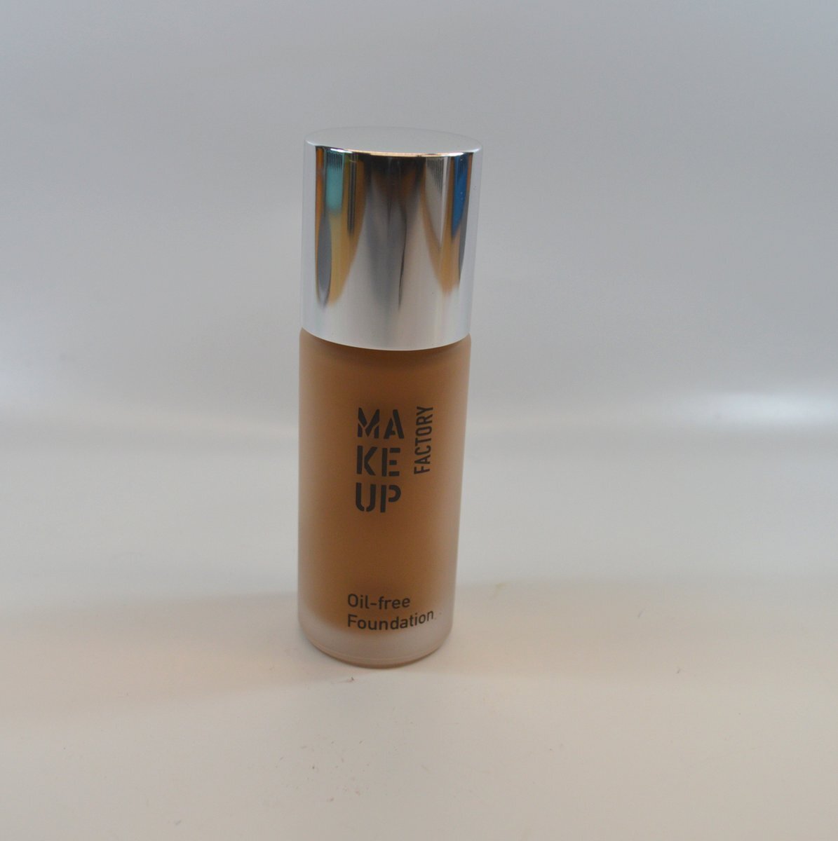 Make up Factory Oil-free Foundation #45 Dark Beige