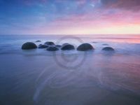 PGM Your Decoration B.V. Kunstdruk Popp-Hackner - Moeraki Boulders 80x60cm