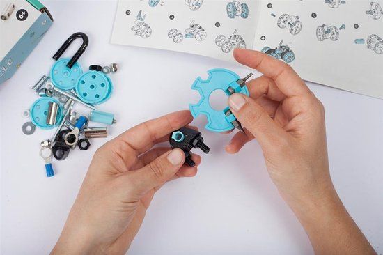 The OFFbits Bouwpakket Charactar Kit 3-in-1 Kit Blauw