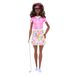 Barbie Golfspeelster, modepop in golf-outfit, met zonneklep en golfclub als accessoires