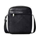 Calvin Klein Schoudertas Emblem Aop Emboss Reporter - Zwart