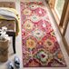 Safavieh Boho Chic tapijt voor woonkamer, eetkamer, slaapkamer, collectie Monaco laagpolig rood blauw, 80 x 180 cm