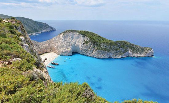 Merkloos Fotobehang - Vlies Behang - Navagio Beach Zakynthos - Shipwreck Beach - 312 x 219 cm