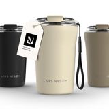 LARS NYSØM Rørelse Thermo Coffee Mug-to-go 380ml - BPA-vrij met Isolatie - Met Draagriem & Tritan Deksel (Almond Beige)