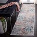 SAFAVIEH Shivan Collection Grijs en Roze Korte Pool Tapijt - 66 x 244 cm