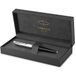 Parker 51-balpen | Zwarte behuizing met chromen afwerking | Medium punt met zwarte inktvulling | Cadeauverpakking