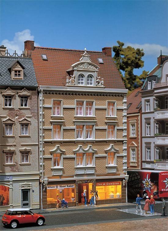 FALLER - Stadhuis Allianz En Thee En Kruidenwinkel uit de Collectie - 4104090304485