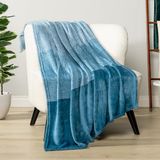PAVILIA Blauwe Ombre Fleece Gooi Deken voor Bank, Zachte Flanellen Deken voor Slaapkamer, Pluche Lichtgewicht Turquoise Lichtblauwe Gradiënt Deken, Gezellige Microfiber Decoratieve Gift Gooi, 50x60