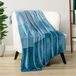 PAVILIA Blauwe Ombre Fleece Gooi Deken voor Bank, Zachte Flanellen Deken voor Slaapkamer, Pluche Lichtgewicht Turquoise Lichtblauwe Gradiënt Deken, Gezellige Microfiber Decoratieve Gift Gooi, 50x60