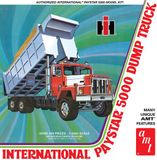 AMT Modelbouwpakket Militaire voertuigen - 1381 International Paystar 5000 Dump Truck Plastic - 1:25 - Modelbouw