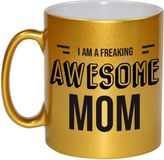 Bellatio Decorations Mama cadeau mok / beker met tekst I am a freaking awesome mom - goud - kado mokken / bekers - cadeau moeder