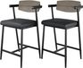 Tabourets de bar ergonomiques - set de 2. Tabourets de bar avec une hauteur d'assise de 66 cm, adaptés à un bar de cuisine. Assise large en similicuir rembourré avec accoudoirs. Dossier en bois, pieds en métal, gris