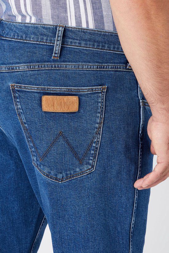 Wrangler Greensboro Men's Tapered Fit Jeans - Blue - Size W31 X L34