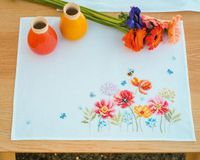 VERVACO Borduurpakket Voorbedrukt Placemat Kruissteek SET VAN 2 KLAPROZEN Tafelonderlegger Voorgedrukt 45 x 35 cm Tafelmatje Handwerken Pakket Knutselen voor Volwassenen Creatief Cadeau