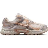 Nike W V5 RNR Lage sneakers Vrouwen 38 012 White/Salmon