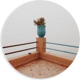 KuijsFotoprint Forex Wandcirkel - Balkon met Blauwe Plantenbak - 60x60cm