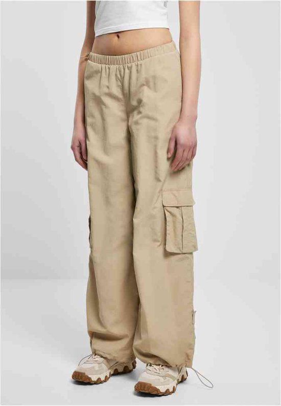 Urban Classics Wide Crinkle Nylon Cargo Broek - Beige - 5XL