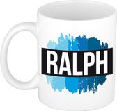 Bellatio Decorations Ralph naam cadeau koffie mok - beker - met blauw verfstrepen - Cadeau collega - vaderdag - verjaardag - meester - coach - 300 ml - wit