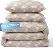 Slaapspeciaal Essential Print Geo Taupe Dekbed zonder Overtrek - Wasbaar Dekbed - Hoesloos Dekbed - All Year Dekbed - 2 in 1 Dekbed - Incl. 2 Kussenslopen - 200x200 cm