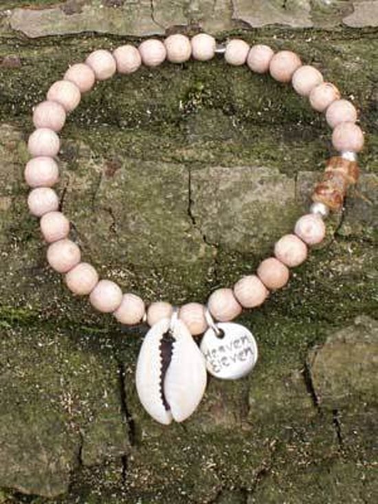 Heaven Eleven - dames armband - Naturelkleurige kralenarmband met schelp