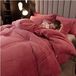 Couette épaisse et chaude pour les nuits d'hiver froides