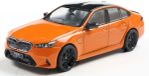 Solido BMW G90 M5 Sedan – compacte M-Limousine, sportieve look, zwart dak, lichtmetalen wielen, Diecast modelauto, vuuroranje III, 1:43
