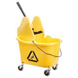 Amazon Basics Kentucky Mop met emmer, rechthoekig, met robuuste wielen en wringercombinatie, 33 liter, geel