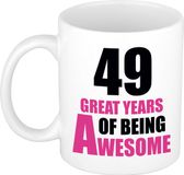 Bellatio Decorations Shoppartners Bv Verjaardag 49 jaar Koffiemok Cadeau - Great years of being awesome - wit/roze - beker - Jubileum - voor dames - vrouwen