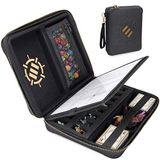 Geronimo Games ENHANCE RPG Organizer Case - DND Binder met ingebouwde karakter blad houder en uitwisbaar Scribe Panel, dobbelstenen rolgebied, verwijderbare pen zakje, miniatuur schuim lade, polsband en meer (zwart)